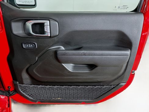 Used 2025 Jeep Wrangler Sport S image 30