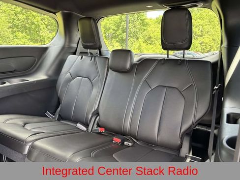 New 2027 Chrysler Pacifica Select AWD/4WD image 7
