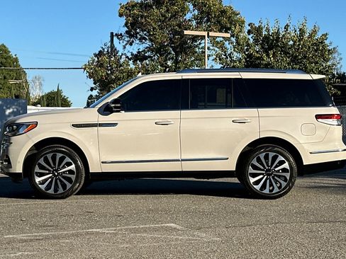Certified 2024 Lincoln Navigator Reserve image 7