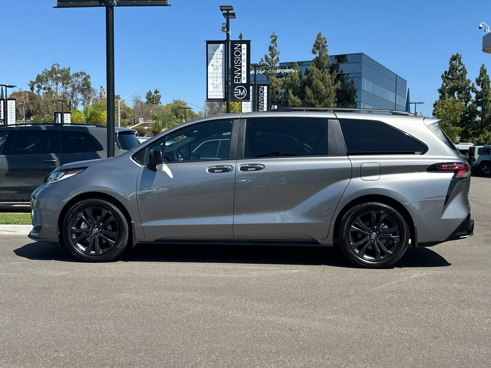 Used 2026 Toyota Sienna XSE FWD image 6