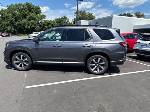 Used 2024 Honda Pilot Touring image 12