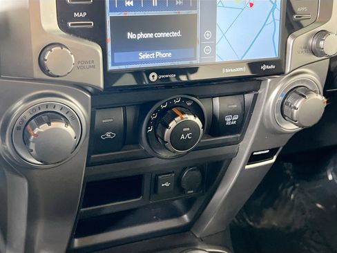 Used 2020 Toyota 4Runner SR5 Premium image 15