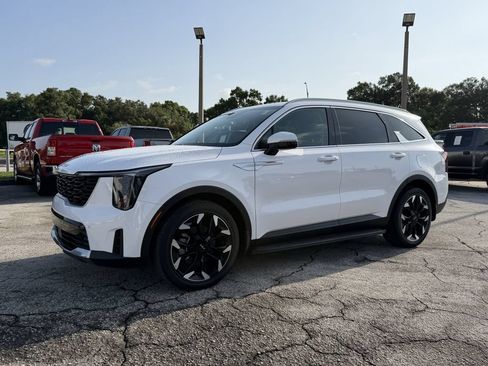 Certified 2025 Kia Sorento EX FWD image 9