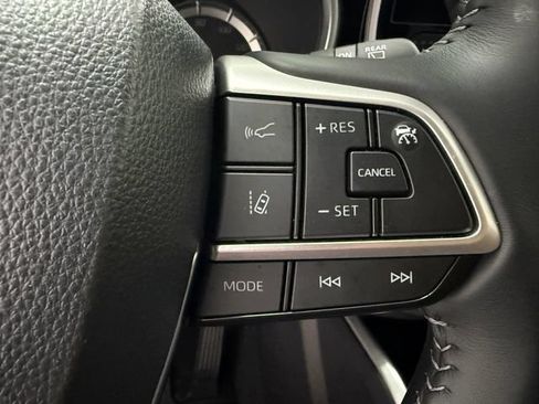 Used 2026 Toyota Highlander XLE AWD/4WD image 11