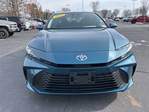 Used 2025 Toyota Camry LE image 2