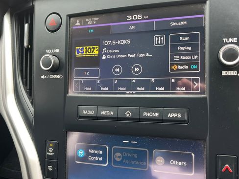 Used 2020 Subaru Legacy image 12