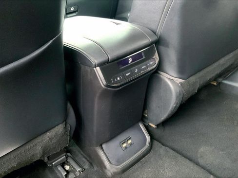 Used 2021 Toyota Highlander XLE FWD image 41