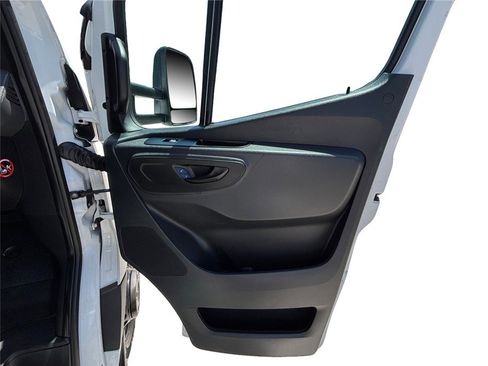 Used 2021 Mercedes-Benz Sprinter 4500 image 29