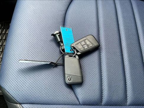 New 2025 Volkswagen Taos SEL image 28