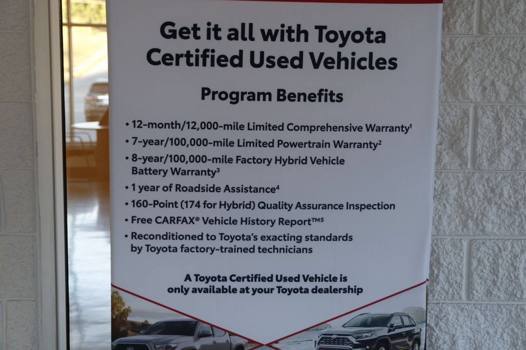 Used 2024 Toyota Prius XLE FWD image 11