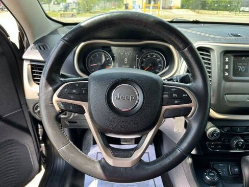 Used 2015 Jeep Cherokee Latitude w/ Cold Weather Group AWD/4WD image 16