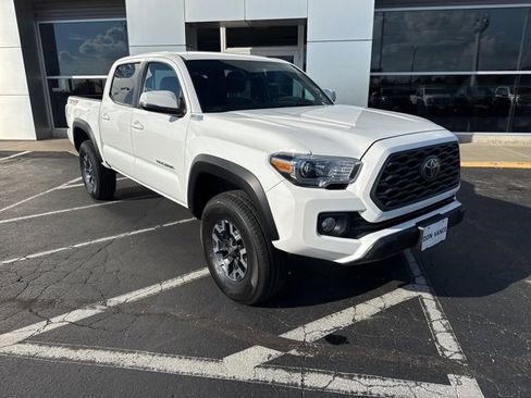 Used 2023 Toyota Tacoma TRD Off-Road image 8