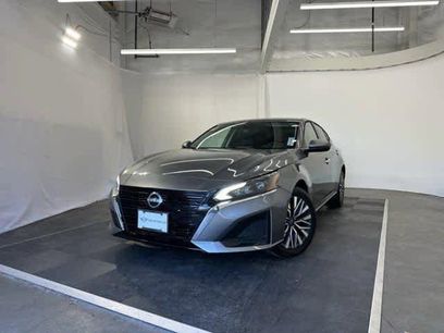 Used 2023 Nissan Altima 2.5 SV