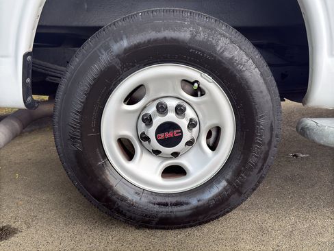 Used 2024 GMC Savana 2500 w/ Driver Convenience Package RWD image 28