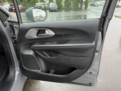 Used 2022 Chrysler Pacifica Limited w/ S Appearance Package AWD/4WD image 29