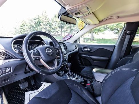 Used 2015 Jeep Cherokee Latitude w/ Cold Weather Group AWD/4WD image 9