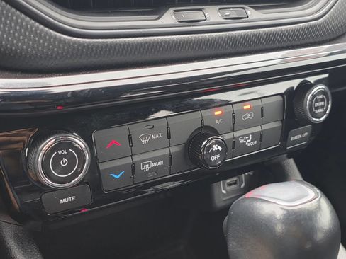 Certified 2022 Jeep Compass Latitude FWD image 28