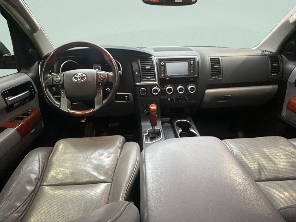 Used 2018 Toyota Sequoia Platinum AWD/4WD image 3