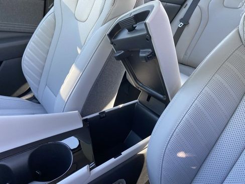 New 2025 Hyundai Elantra Limited image 27