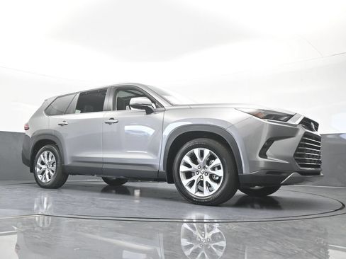 Used 2025 Toyota Grand Highlander AWD image 65