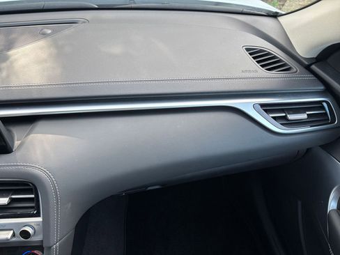 Used 2025 Genesis G70 2.5T image 35