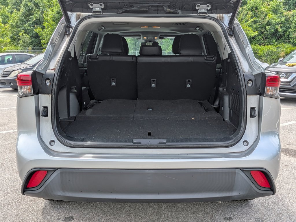 Used 2023 Toyota Highlander XLE FWD image 5
