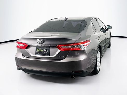 Used 2019 Toyota Camry XLE FWD image 9