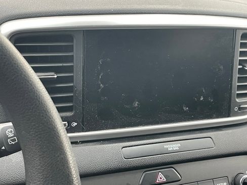 Certified 2022 Kia Sportage LX image 11