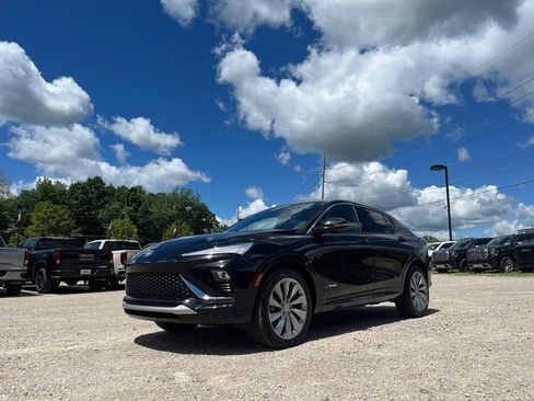 Used 2025 Buick Envista Avenir FWD image 2