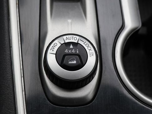 Used 2020 Nissan Pathfinder SV image 26