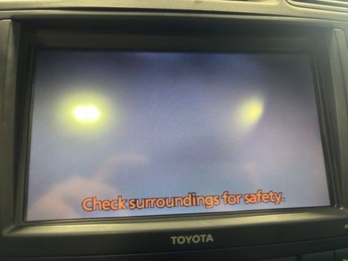 Used 2012 Toyota Highlander Limited w/ Tow Pkg AWD/4WD image 4