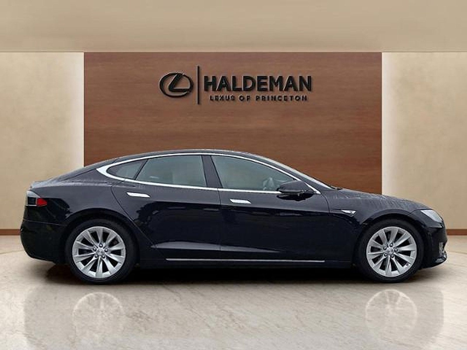 Used 2016 Tesla Model S RWD image 7