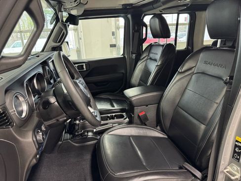 Used 2023 Jeep Wrangler Unlimited Sahara w/ Cold Weather Group AWD/4WD image 16