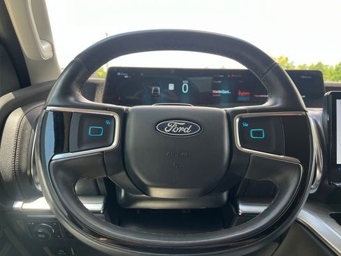 Used 2025 Ford Expedition Max Platinum w/ Driver's Package AWD/4WD image 24