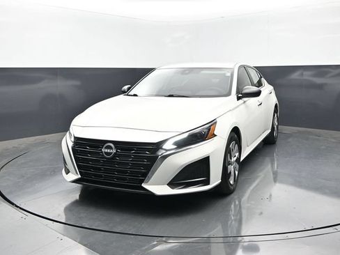 Used 2025 Nissan Altima 2.5 S FWD image 4
