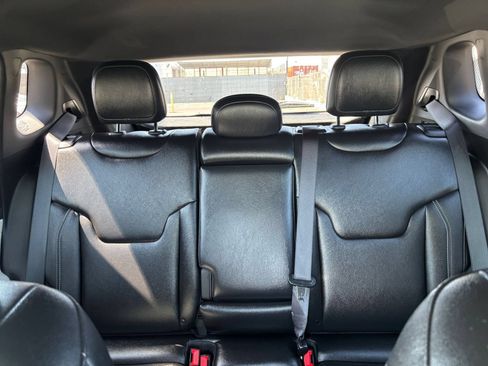 Used 2025 Jeep Compass Limited AWD/4WD image 39
