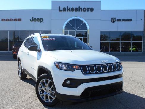 Certified 2022 Jeep Compass Latitude image 2