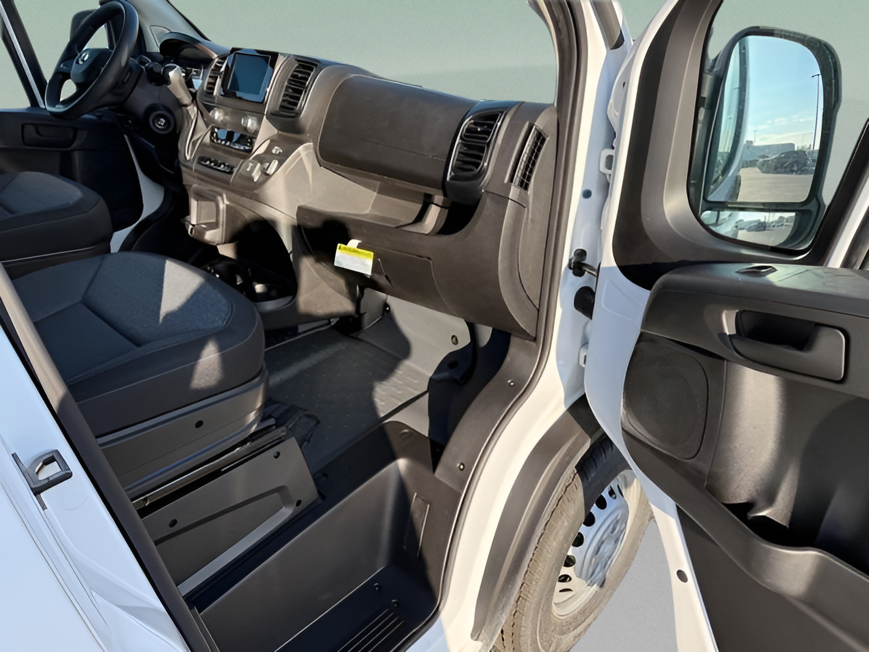 New 2025 RAM ProMaster 1500 w/ Convenience Group FWD image 14