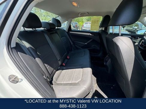 Certified 2022 Volkswagen Passat 2.0T SE FWD image 22