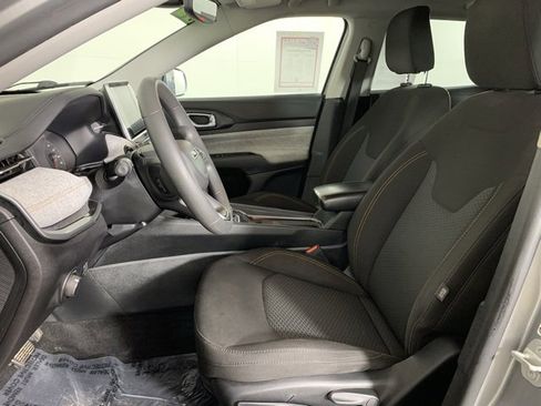 Used 2022 Jeep Compass Sport image 13