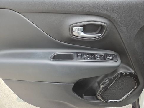 Used 2022 Jeep Renegade Altitude AWD/4WD image 30