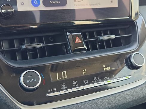 Used 2025 Toyota Corolla LE FWD image 18