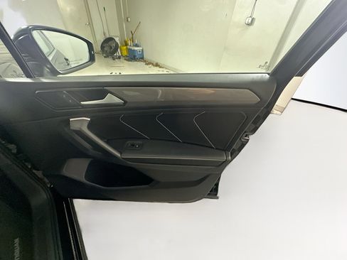 Used 2023 Volkswagen Tiguan SE image 31