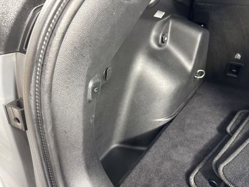 Used 2019 Jeep Cherokee Limited image 34