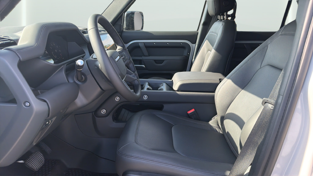 New 2026 Land Rover Defender 110 X-Dynamic SE AWD/4WD image 17