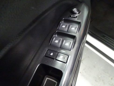 Used 2022 GMC Canyon Elevation w/ Trailering Package RWD image 9