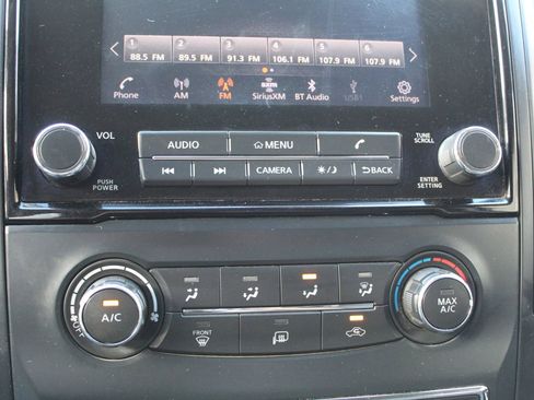 Used 2023 Nissan Titan SV RWD image 21