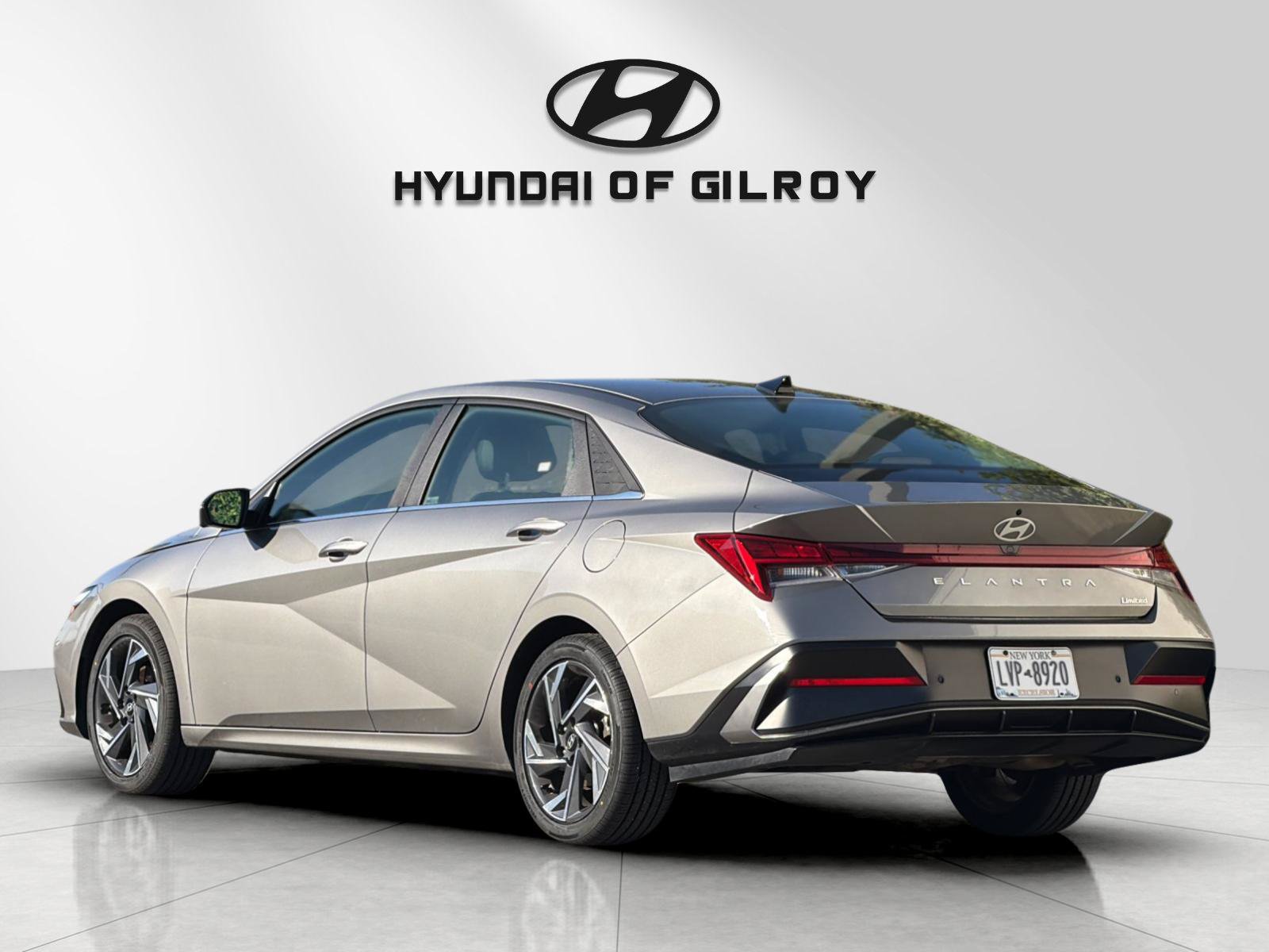 Used 2024 Hyundai Elantra Limited FWD image 3
