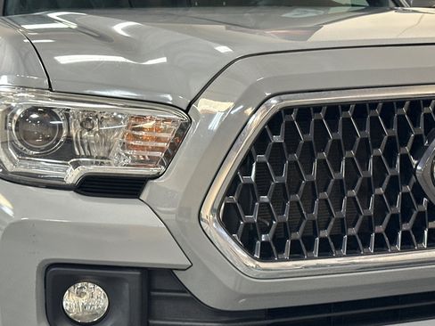 Used 2019 Toyota Tacoma TRD Off-Road w/ Technology Package AWD/4WD image 40