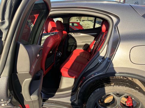 Certified 2024 Alfa Romeo Stelvio Veloce image 27